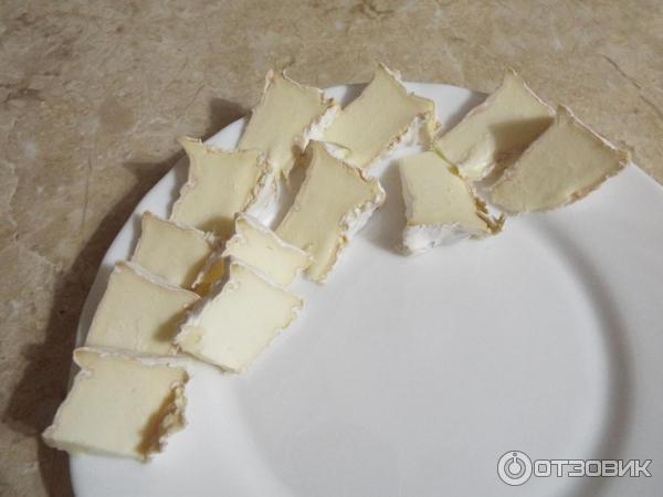 Сыр сливочный с белой плесенью DairyHorn Camembert фото