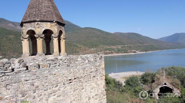 Вид на Жинвальское водохранилище со стены