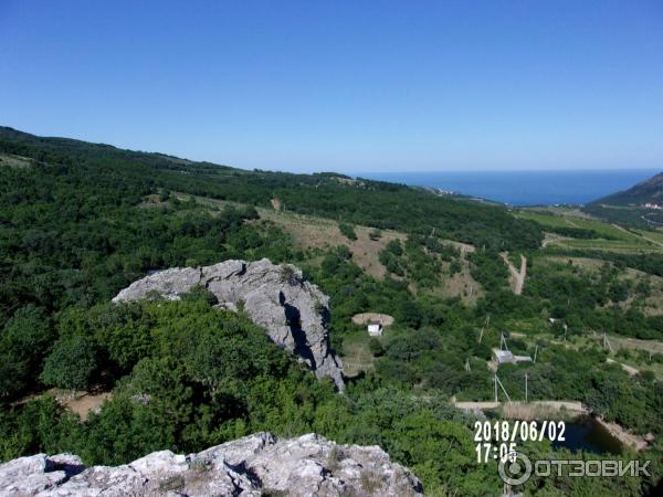 Памятник природы Скала Красный камень (Россия, Краснокаменка) фото