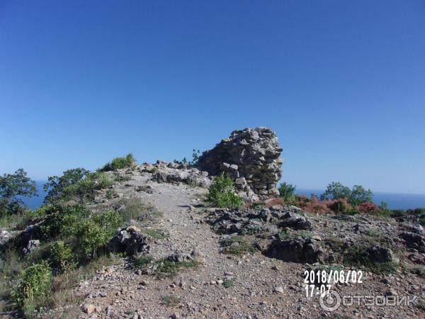 Памятник природы Скала Красный камень (Россия, Краснокаменка) фото