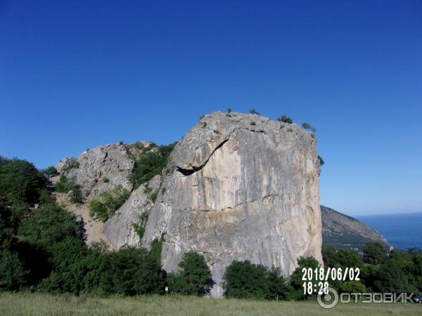 Памятник природы Скала Красный камень (Россия, Краснокаменка) фото