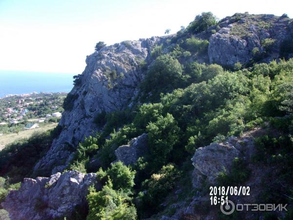 Памятник природы Скала Красный камень (Россия, Краснокаменка) фото