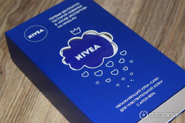 Вот в такой милой коробочке я получила новинку от Nivea на тестирование