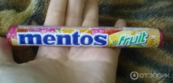 Жевательные драже Perfetti Van Melle Mentos со вкусом фруктов фото