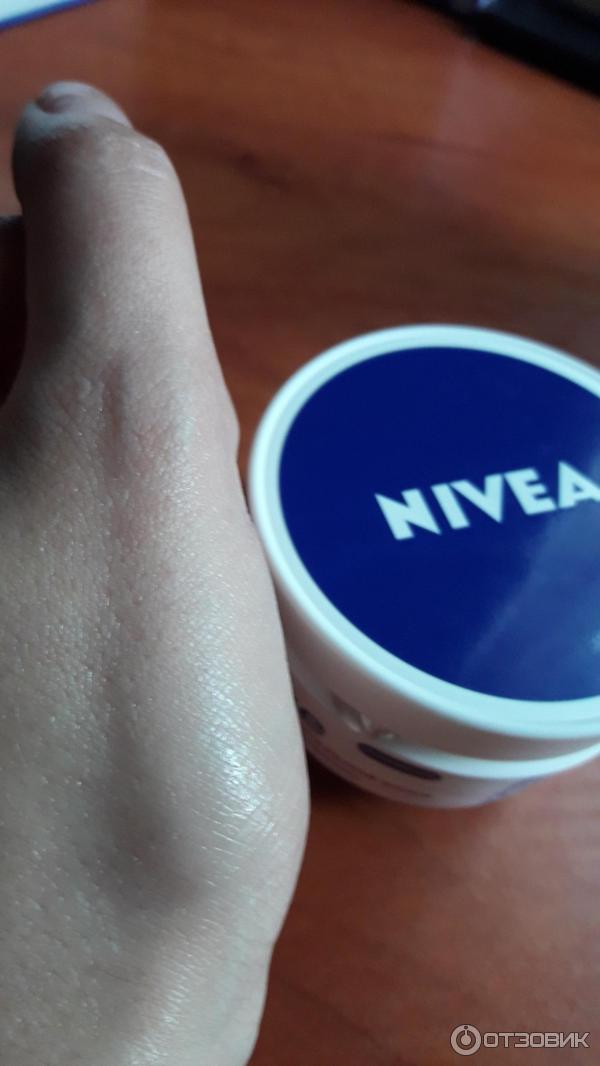 Увлажняющий крем Nivea Care для чувствительной кожи лица фото