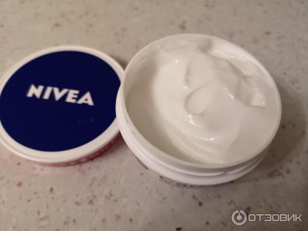 Увлажняющий крем Nivea Care для чувствительной кожи лица фото