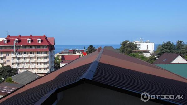 Вид на море из окна номера гостиницы Омега