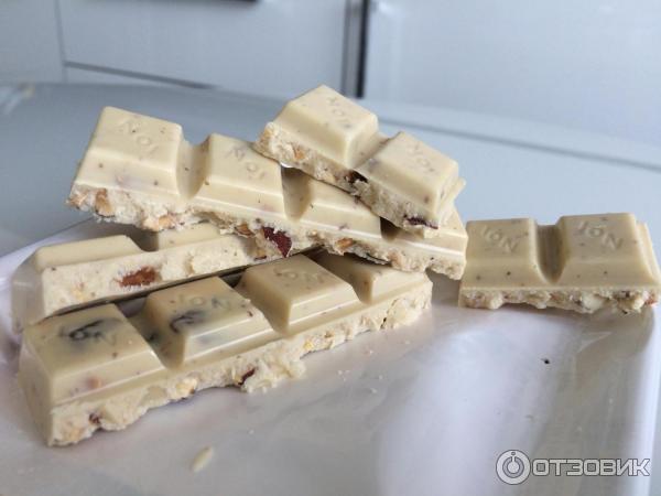 Белый шоколад ION Break white chocolate with raisins, almonds and hazelnuts фото