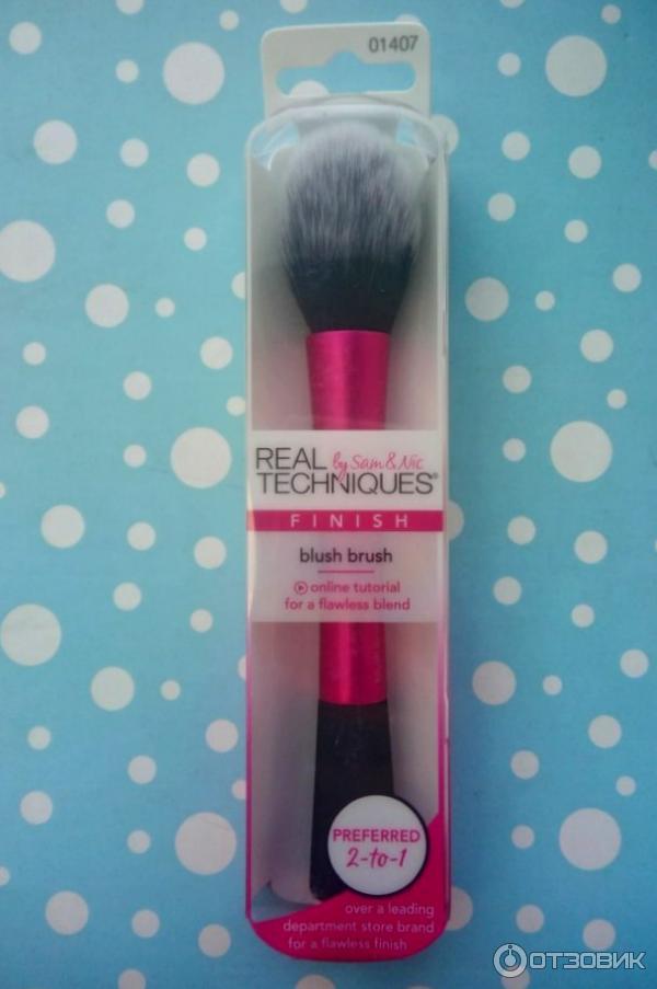 Кисть для румян Real Techniques Blush Brush фото