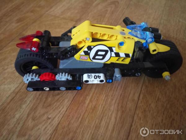 LEGO Technic Мотоцикл для трюков фото