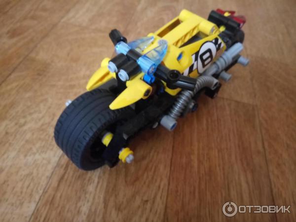 LEGO Technic Мотоцикл для трюков фото