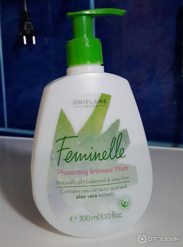 Очищающее средство для интимной гигиены Oriflame Feminelle Protecting Intimate Wash aloe vera фото