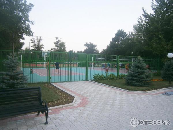 Теннисный корт