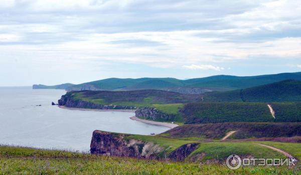 Кавалерово бухта зеркальная. Бухта Песчаная Приморский край Кавалерово. Бухта зеркальная Приморский край. Зеркальное море Приморский край.