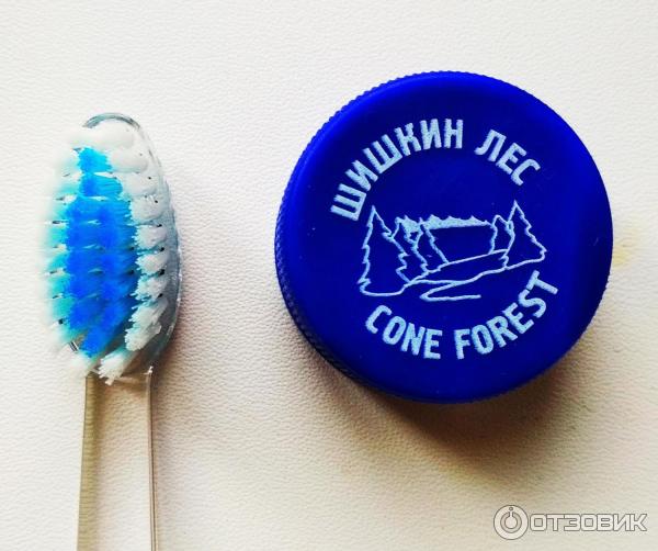 Зубная щётка Sensodyne.