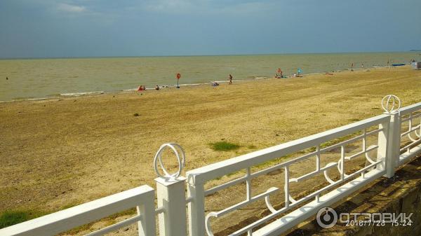 Пляж в Приморско-Ахтарске, Азовское море.