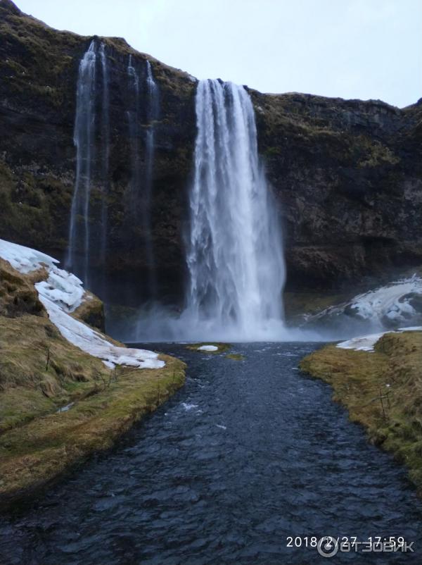 Достопримечательности Исландии водопады фото Сельяландсфосс (Seljalandsfoss)