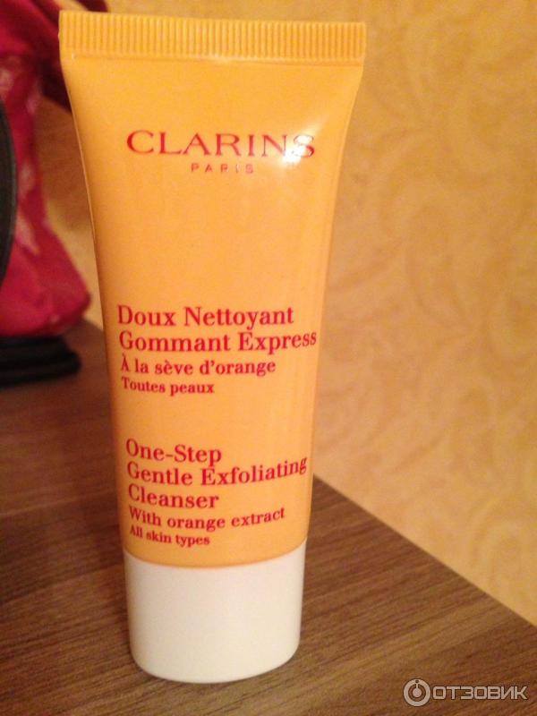 Очищающий крем Clarins с отшелушивающим эффектом Doux Nettoyant Gommant Express с экстрактом апельсина фото