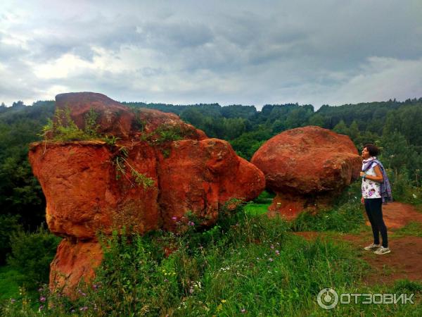 Красные каменные грибы-гиганты (Россия, Кисловодск) фото