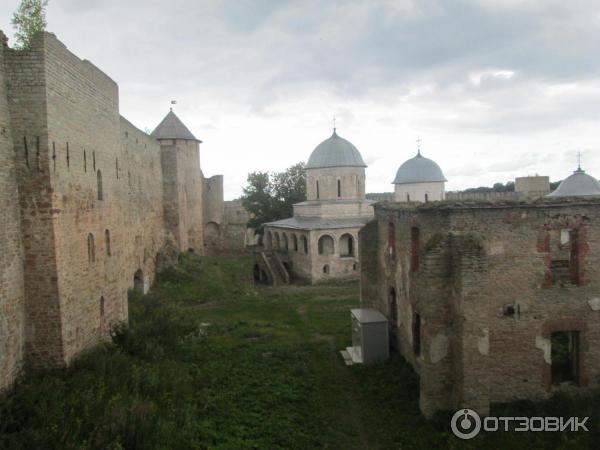 Вид на территорию с крепостных стен