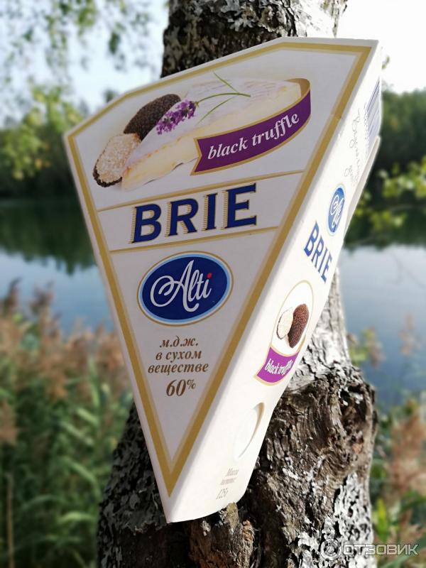 Сыр Brie Alti с черным трюфелем фото