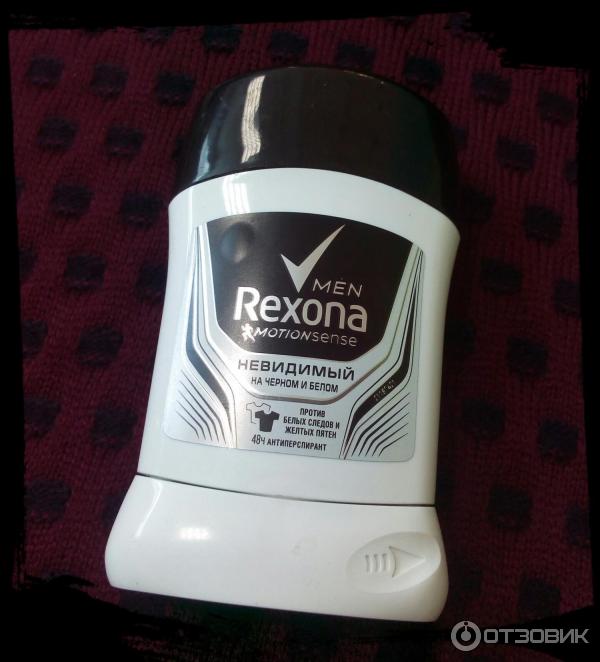 Дезодорант Rexona men невидимый на черном и белом фото