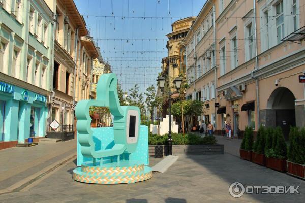 Цифровой зеркальный фотоаппарат Canon EOS 1300D Kit EF-S 18-55 IS II