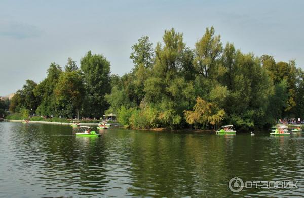 Цифровой зеркальный фотоаппарат Canon EOS 1300D Kit EF-S 18-55 IS II