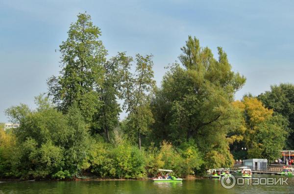 Цифровой зеркальный фотоаппарат Canon EOS 1300D Kit EF-S 18-55 IS II