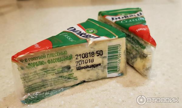 Сыр dorblu classic с голубой плесенью. Сыр дор блю в магните. Дор блю зеленая упаковка. Сыр дор блю в дикси. Сыр дор блю пятерочка.