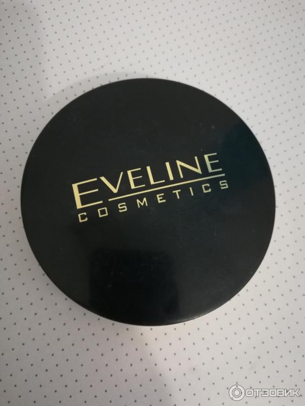 Минеральная матирующая компактная пудра с разглаживающим эффектом Eveline Celebrities Beauty фото