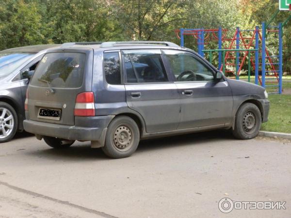 Автомобиль Mazda Demio универсал фото