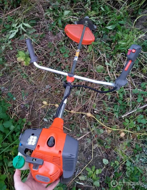 Триммер хускварна 128r. Триммер хускварна 128. Хускварна коса 128. Хускварна мотокоса 128р. Триммер бенз husqvarna 128r.