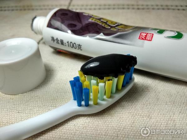 Черная бамбуковая зубная паста Charcoal Toothpaste фото