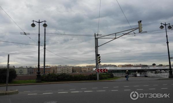 Пешая прогулка по набережной Невы на Васильевском острове (Россия, Санкт-Петербург) фото