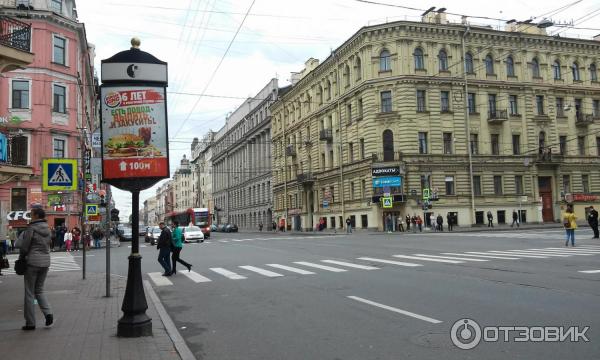 Пешая прогулка по набережной Невы на Васильевском острове (Россия, Санкт-Петербург) фото