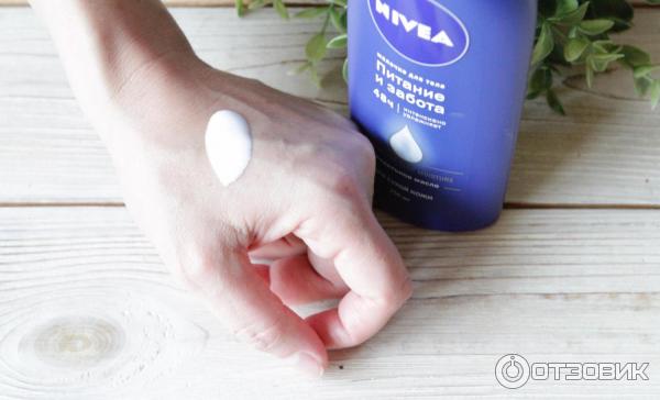 Питательное молочко для тела Nivea Для очень сухой кожи с миндальным маслом фото