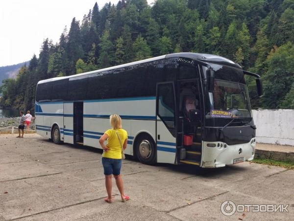 Уфа гагра. Экскурсионные автобусы в Абхазии. Автобусные экскурсии в Абхазию. Туристические автобусы в Абхазии. Автобусная экскурсия по Абхазии.