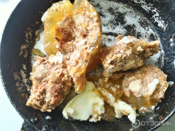 Содержимое банки с тушёнкой.