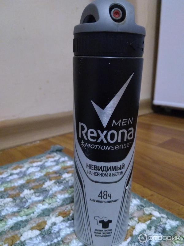 Антиперспирант спрей Rexona Men Невидимый на черном и белом фото