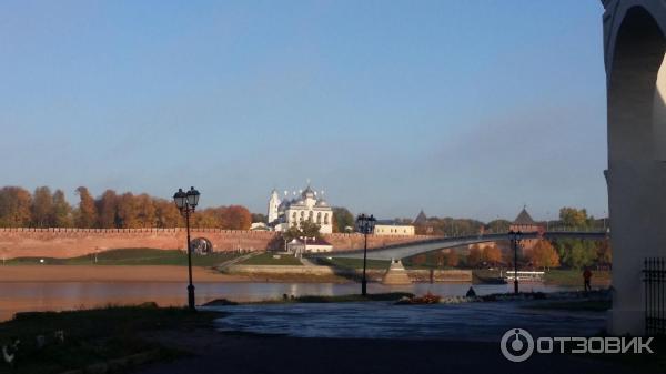 Вид на Детинец с противоположного берега