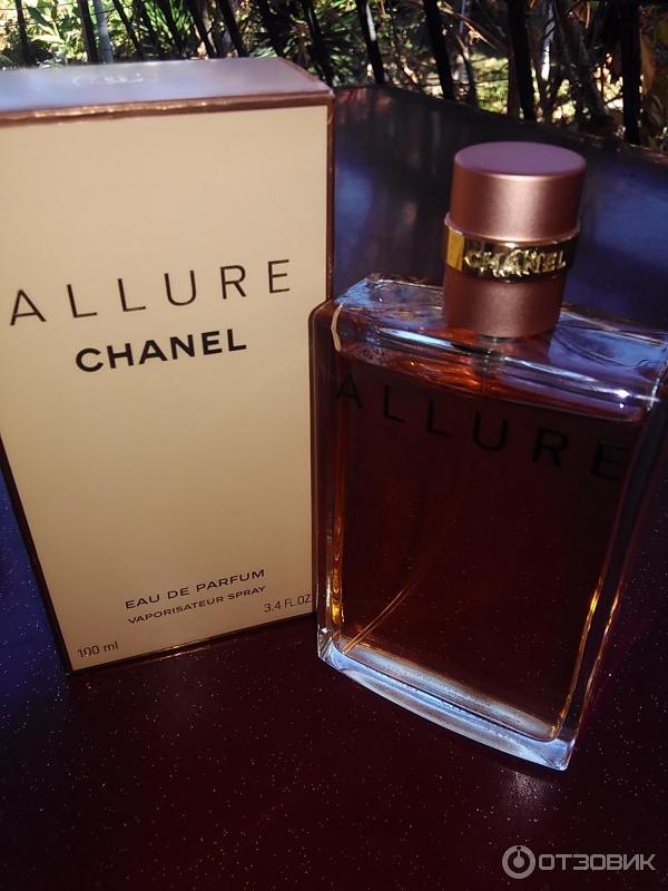 Chanel allure отзывы. Парфюмерная вода Chanel Allure. Алюр Коко Аллюр Шанель. Шанель Аллюр вишневые. Шанель Аллюр женские фото.