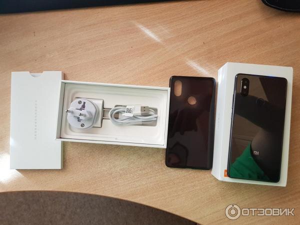 Смартфон Xiaomi Mi8 фото