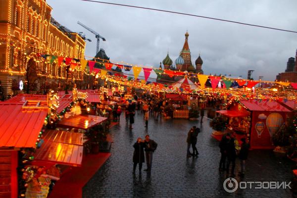 ГУМ-ярмарка на Красной площади (Россия, Москва) фото