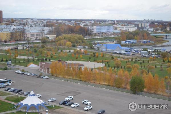 Аттракцион Колесо обозрения на территории парка Тысячелетия Ярославля (Россия, Ярославль) фото