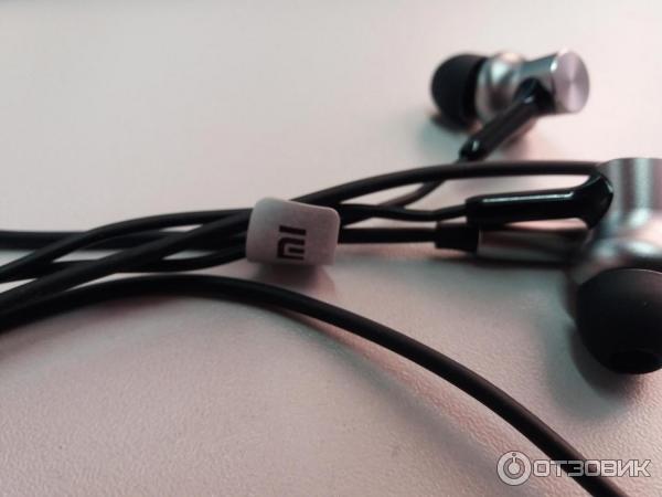 Отзыв хорошие китайские наушники ксиоми Xiaomi Mi In-Ear Headphones Pro HD Silver (QTEJ02JY) наушники высокочастотные вкладыши амбушюры качественные наушники посоветуйте наушники какие наушники лучше как выбрать наушники