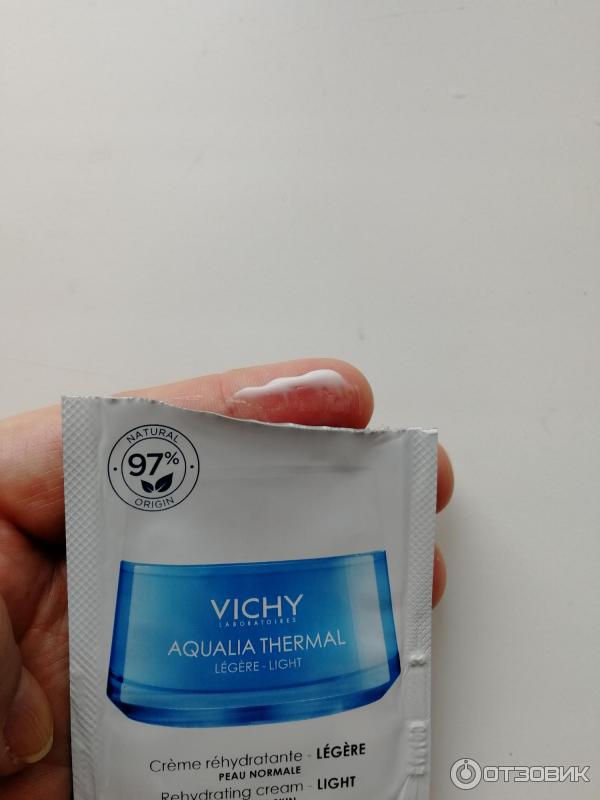 легкий увлажняющий крем для лица серии Aqualia Thermal от Vichy