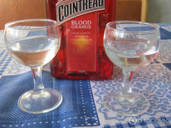 Ликер десертный Cointreau Blood Orange (Франция) фото