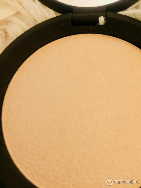 Пудра-хайлайтер Becca Shimmering Skin Perfector Pressed фото