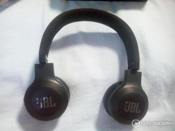 Беспроводные наушники JBL E45BT фото